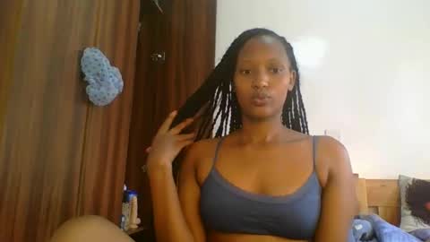 Snapshot of sweet_melod chatting on February 24, 12:14 pm Linda online show from February 24, 12:14 pm