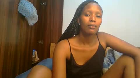 Snapshot of sweet_melod chatting on February 27, 5:24 pm Linda online show from February 27, 5:24 pm