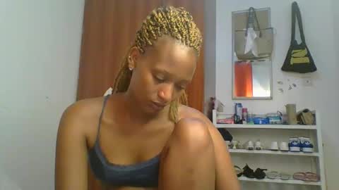 Snapshot of sweet_melod chatting on April 21, 2:51 am Linda online show from April 21, 2:51 am