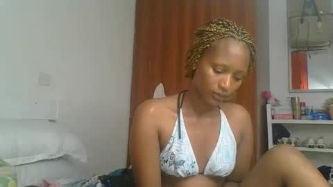 Snapshot of sweet_melod chatting on April 28, 2:21 am Linda online show from April 28, 2:21 am