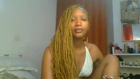 Snapshot of sweet_melod chatting on May 1, 2:27 am Linda online show from May 1, 2:27 am