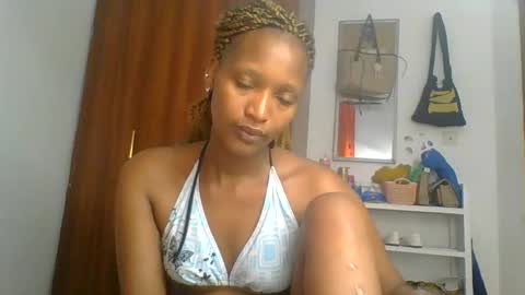 Snapshot of sweet_melod chatting on May 2, 2:05 am Linda online show from May 2, 2:05 am