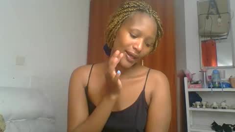 Snapshot of sweet_melod chatting on May 5, 2:30 am Linda online show from May 5, 2:30 am