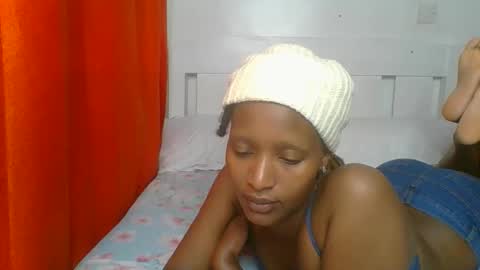 Snapshot of sweet_melod chatting on May 9, 3:17 pm Linda online show from May 9, 3:17 pm