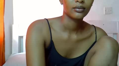 Snapshot of sweet_melod chatting on May 17, 5:38 am Linda online show from May 17, 5:38 am