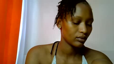 Snapshot of sweet_melod chatting on May 22, 5:03 am Linda online show from May 22, 5:03 am