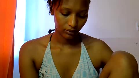 Snapshot of sweet_melod chatting on May 26, 5:25 am Linda online show from May 26, 5:25 am