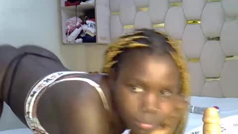 sweet_melodiyy online show from April 10, 5:17 pm