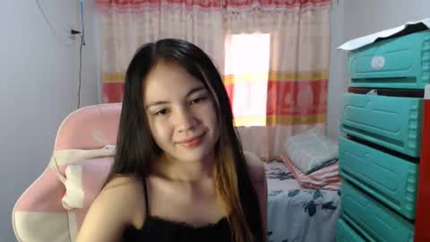 Snapshot of sweet_mie chatting on November 1, 7:43 am princess mie online show from November 1, 7:43 am