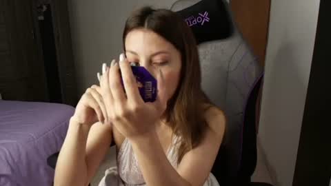 Snapshot of sweet_moon_v_ chatting on July 21, 4:53 pm sweet_moon_v_ online show from July 21, 4:53 pm