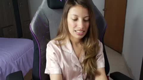 Snapshot of sweet_moon_v_ chatting on July 23, 5:22 pm sweet_moon_v_ online show from July 23, 5:22 pm