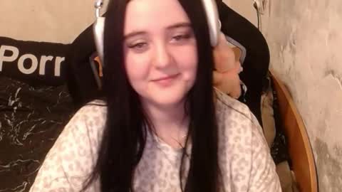 Snapshot of sweet_my_dream chatting on October 16, 1:12 pm sweet_my_dream online show from October 16, 1:12 pm