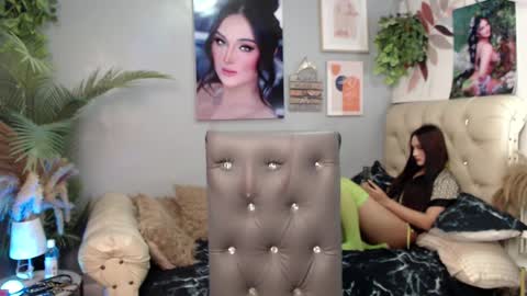 Snapshot of sweet_nicole4u chatting on December 5, 6:32 am girlnamenicole online show from December 5, 6:32 am