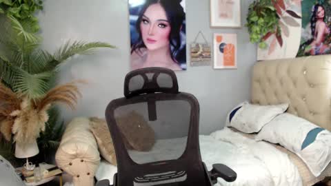 Snapshot of sweet_nicole4u chatting on January 5, 3:43 am girlnamenicole online show from January 5, 3:43 am