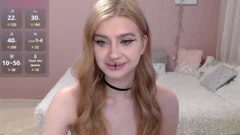 sweet_nicole_333 online show from March 12, 12:57 pm