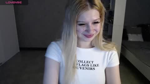 sweet_nicole_333 online show from October 23, 11:31 am