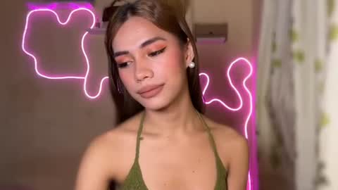 Snapshot of sweet_nikki03 chatting on September 25, 9:18 pm sweet_nikki03 online show from September 25, 9:18 pm