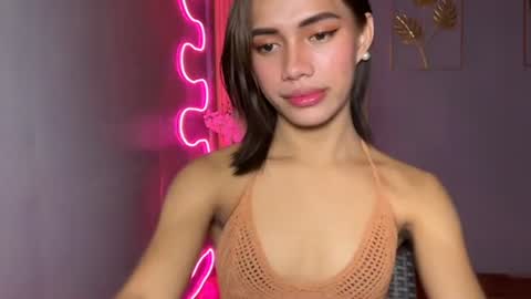 sweet_nikki03 online show from April 6, 8:21 pm