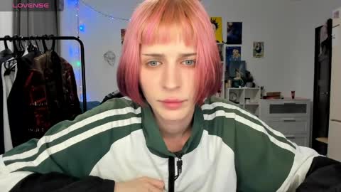 kira online show from April 16, 7:47 pm