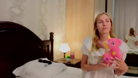 Snapshot of sweet_pixie__ chatting on July 13, 6:16 am sweet_pixie__ online show from July 13, 6:16 am