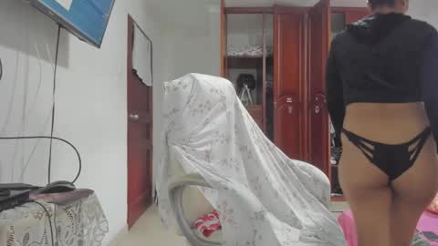 Snapshot of sweet_robyn chatting on November 24, 9:47 pm sweet_robyn online show from November 24, 9:47 pm