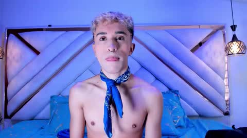 Snapshot of sweet_santii chatting on October 10, 11:42 am Santiago online show from October 10, 11:42 am