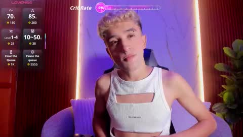 Snapshot of sweet_santii chatting on October 13, 12:16 pm Santiago online show from October 13, 12:16 pm