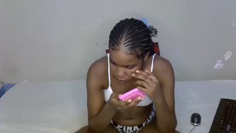 sweet_sheeee online show from April 6, 4:46 am