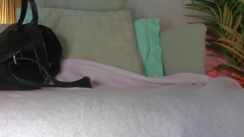 Snapshot of sweet_skiinny chatting on October 28, 12:41 pm Adeline online show from October 28, 12:41 pm