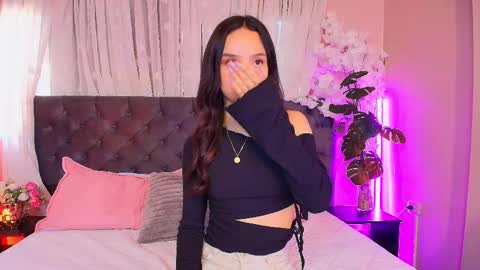 Snapshot of sweet_sofiii_ chatting on February 21, 10:00 pm Sweet Sofiii online show from February 21, 10:00 pm