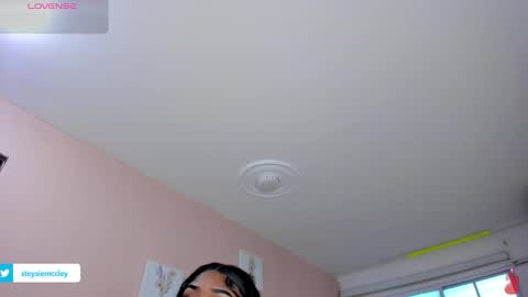 Snapshot of sweet_stacie chatting on December 17, 12:55 pm sweet_stacie online show from December 17, 12:55 pm