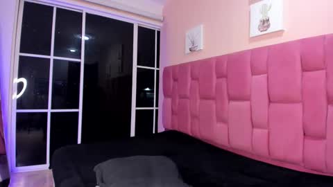 sweet_stacie online show from December 19, 1:01 am