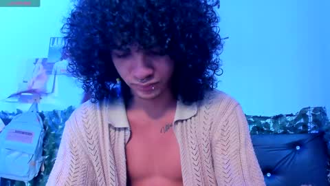 Steven independent model online show from December 2, 4:09 pm