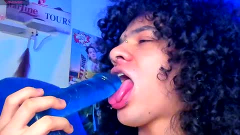 Steven independent model online show from February 10, 4:47 pm