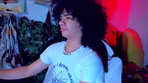 Steven independent model online show from March 5, 7:49 am