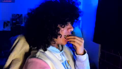 Steven independent model online show from March 8, 4:45 am