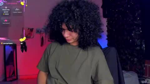 Steven independent model online show from December 3, 12:51 am