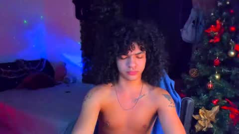 Steven independent model online show from December 18, 12:00 pm