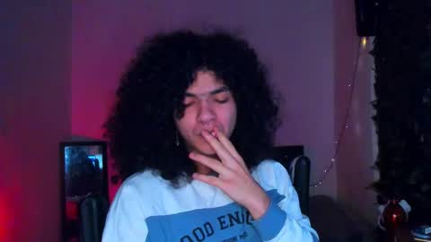 Steven independent model online show from February 5, 1:27 pm