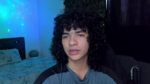 Snapshot of sweet_vond chatting on May 4, 8:49 pm Steven independent model online show from May 4, 8:49 pm