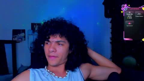 Snapshot of sweet_vond chatting on May 17, 8:16 pm Steven independent model online show from May 17, 8:16 pm