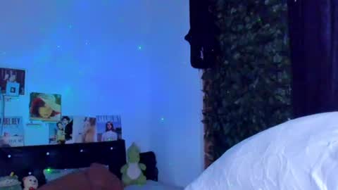 Snapshot of sweet_vond chatting on June 7, 4:22 pm Steven independent model online show from June 7, 4:22 pm