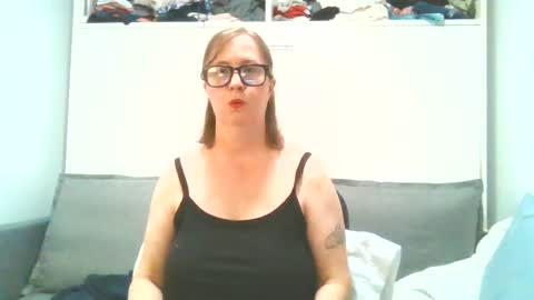 sweetandnaughty123 online show from July 7, 4:04 am