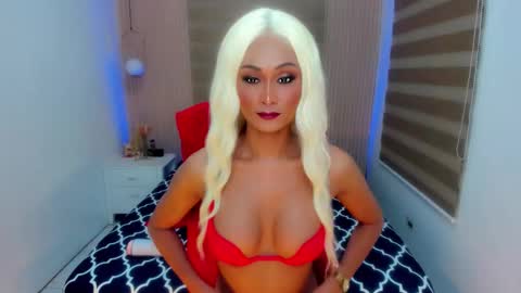 Snapshot of sweetasianlovemarie chatting on December 17, 9:54 pm BEA sweetgirl online show from December 17, 9:54 pm