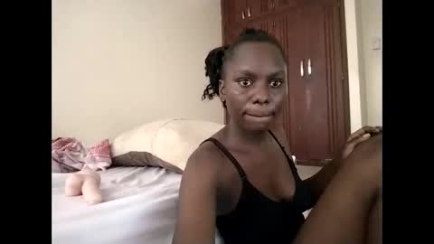 Lunargirl online show from February 5, 9:25 am