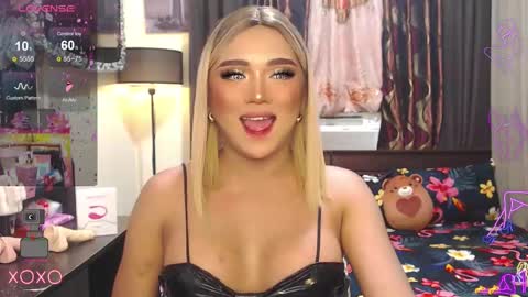 Snapshot of sweetbella118 chatting on December 2, 11:45 am bella online show from December 2, 11:45 am