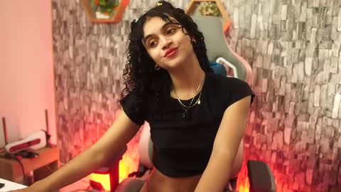 Salom independent model online show from April 13, 7:52 pm