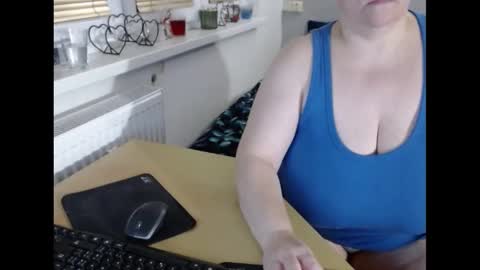 Snapshot of sweetboobs85h chatting on January 29, 4:41 pm Sweetboobs85h online show from January 29, 4:41 pm