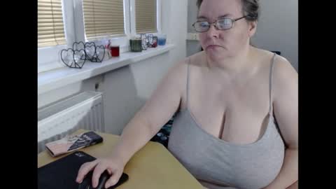 Snapshot of sweetboobs85h chatting on February 12, 7:13 am Sweetboobs85h online show from February 12, 7:13 am