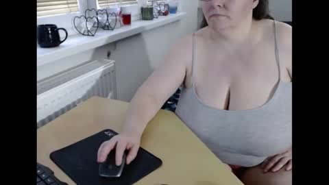 Snapshot of sweetboobs85h chatting on February 12, 1:16 pm Sweetboobs85h online show from February 12, 1:16 pm